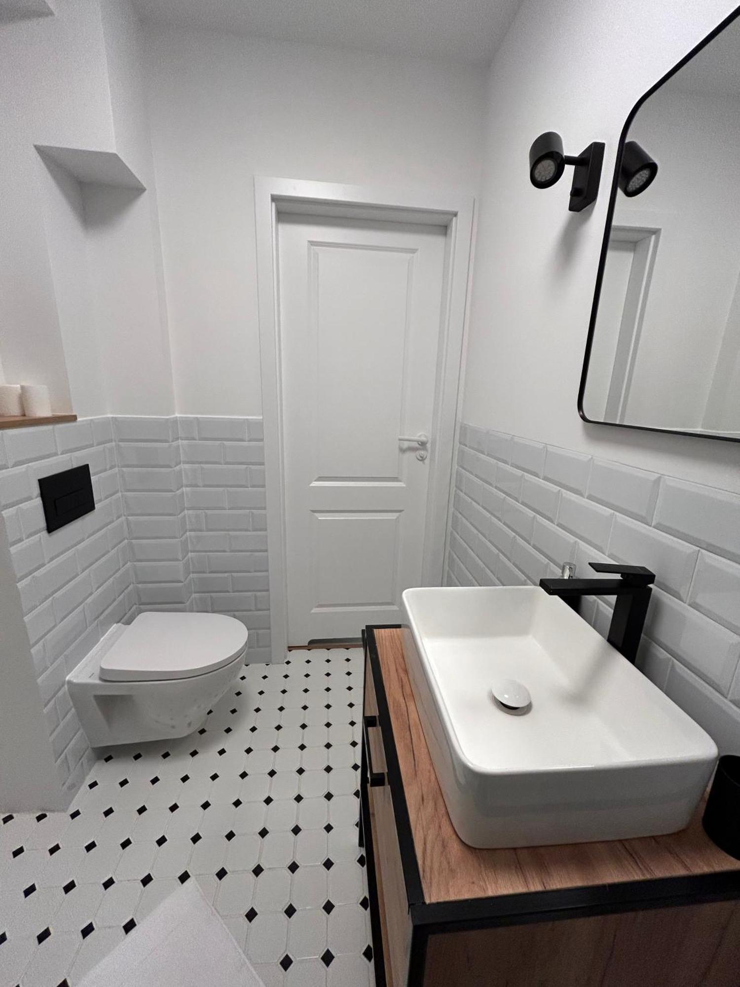 ורשה Old Tenement Apartment מראה חיצוני תמונה